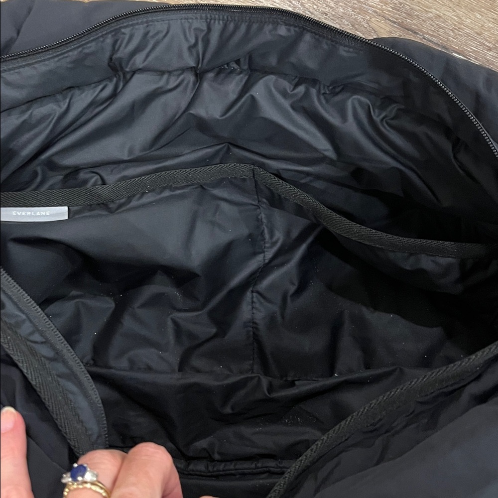 Everlane quilted tote - Picture 2 of 2